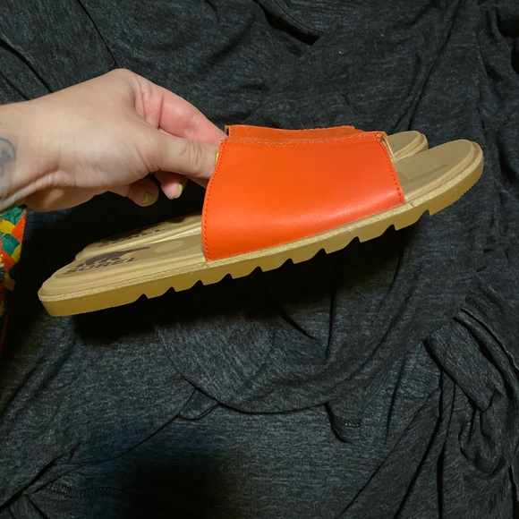 SOREL Signal Red Block Ella II Leather Slide NWOB size 7 - Picture 3 of 6